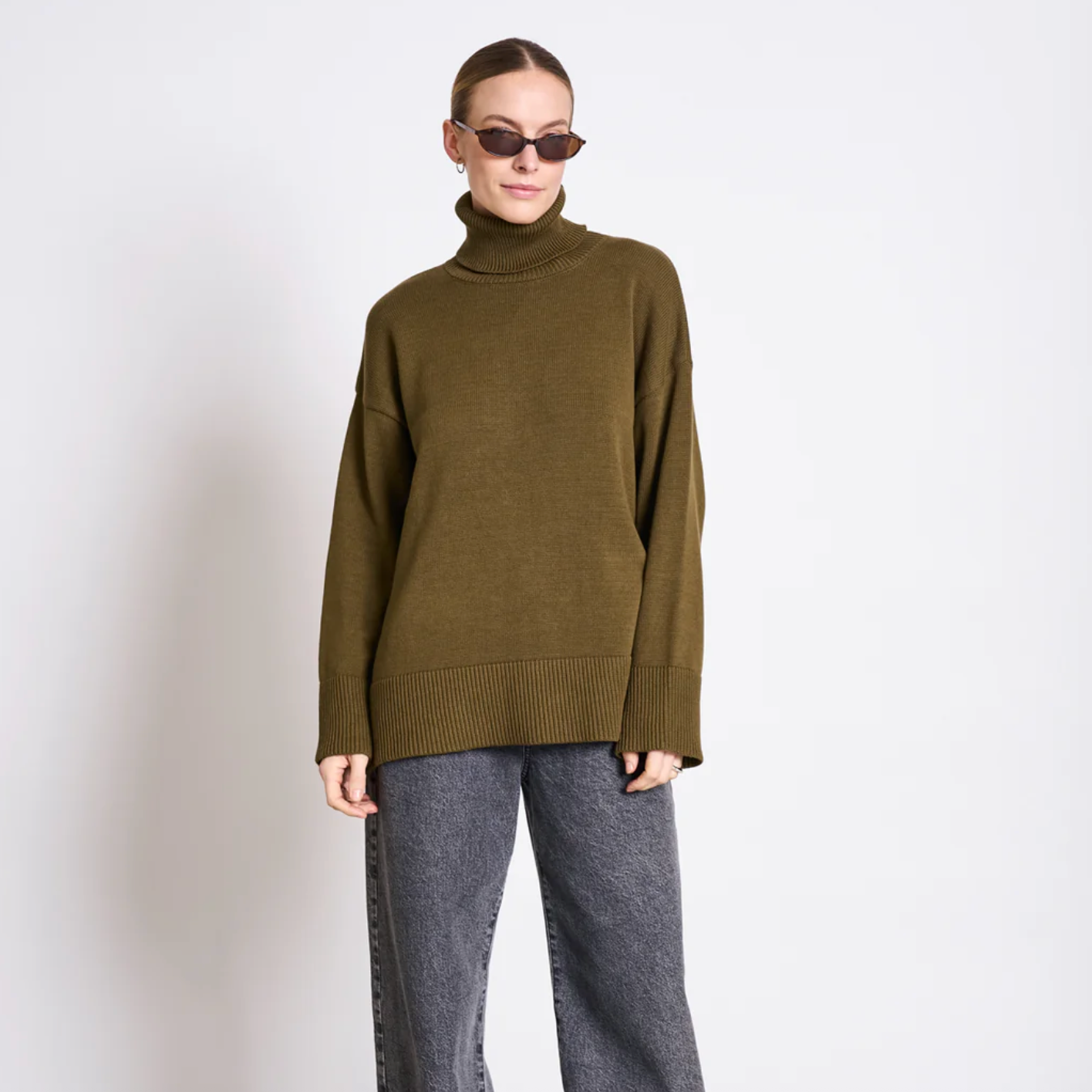 JANN JUNE Mua Woody Olive Rollkragenpullover