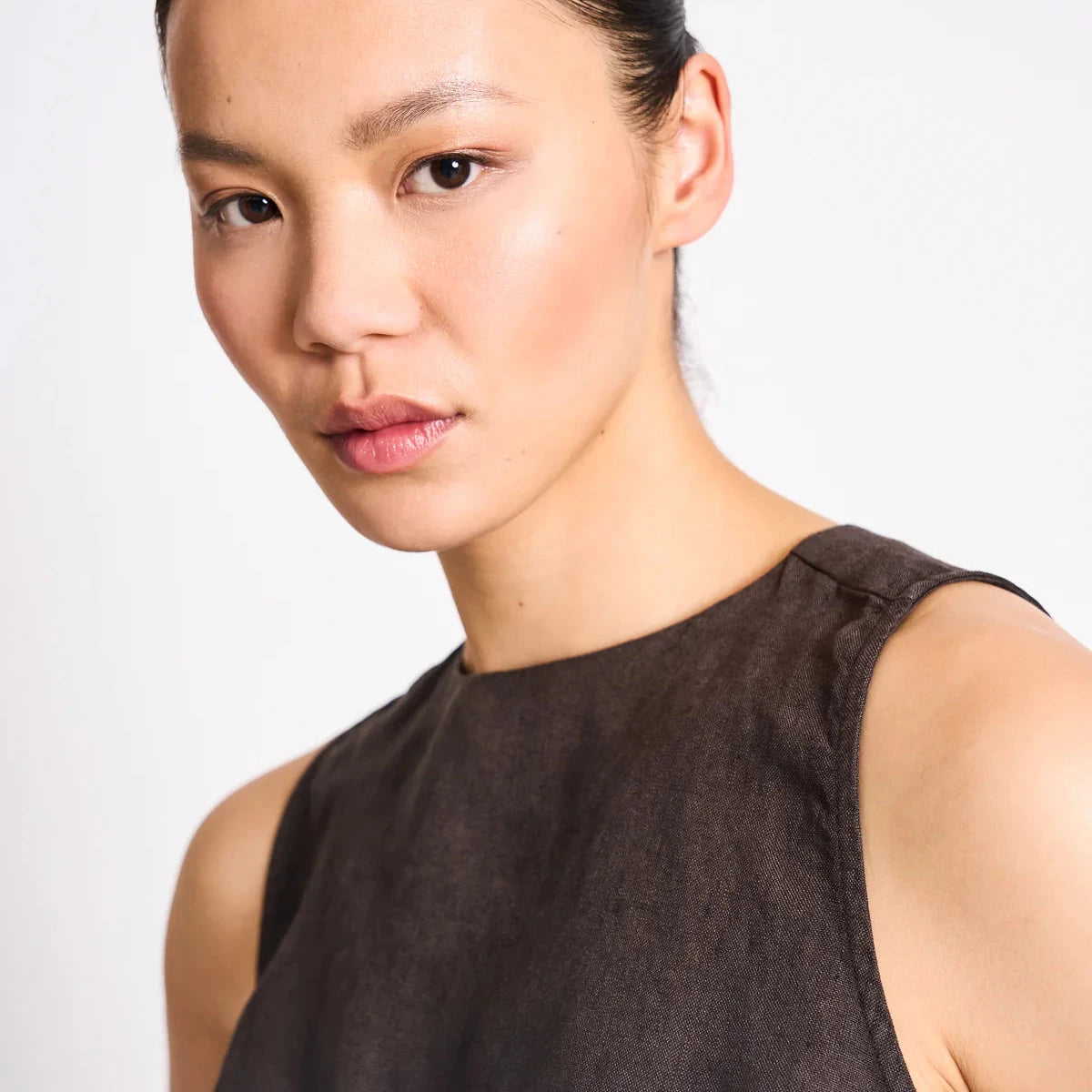 JANN JUNE MUD CROPPED LINEN TOP LUPIN