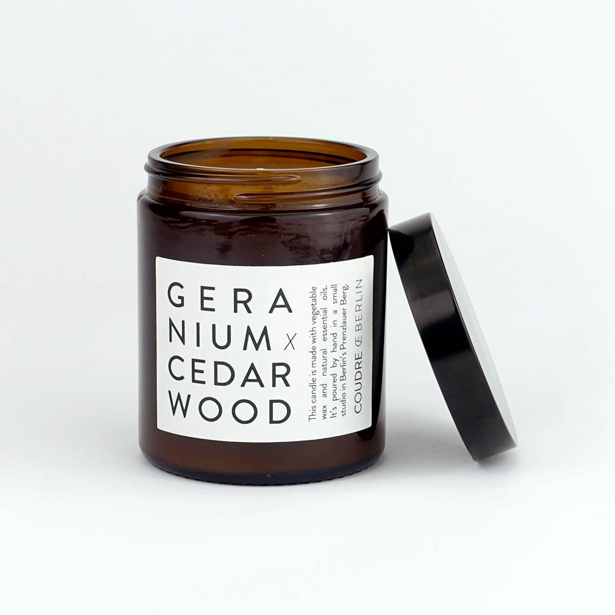 Geranium x cedar wood / ESSENTIALS Duftkerze