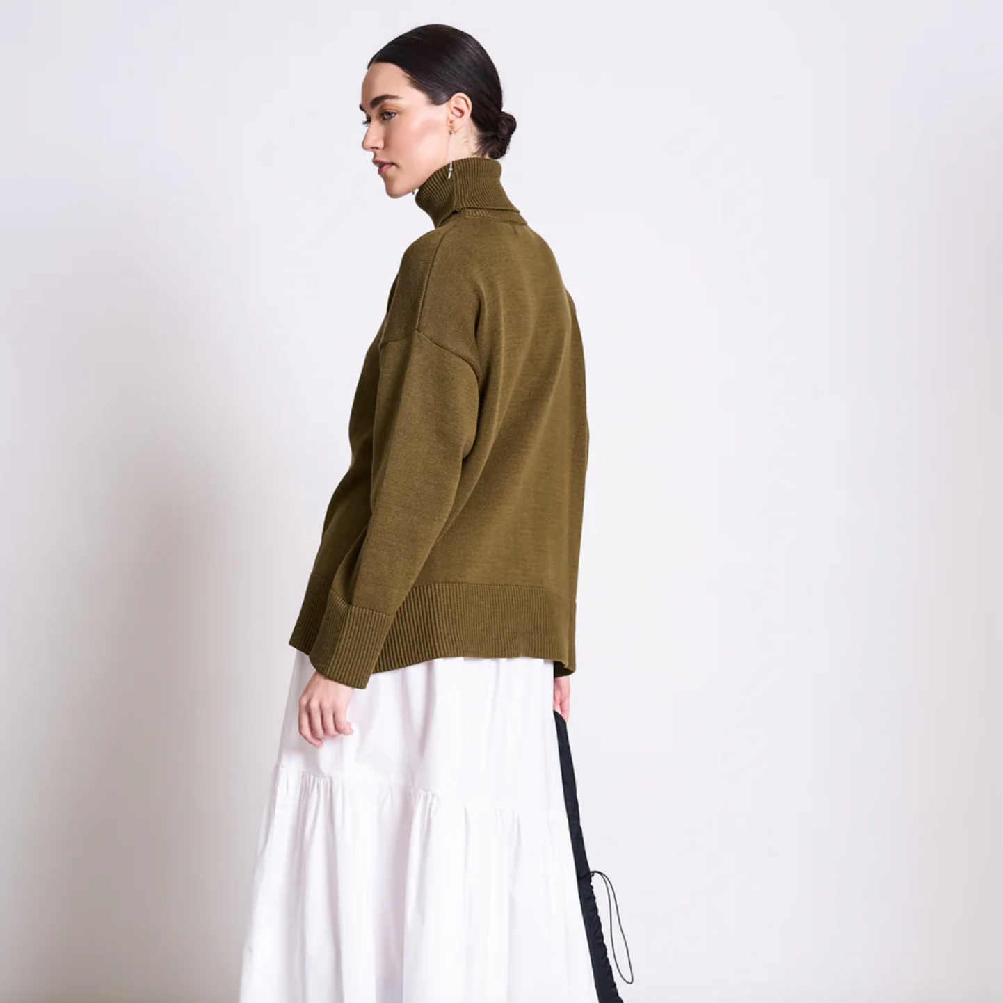 JANN JUNE Mua Woody Olive Rollkragenpullover