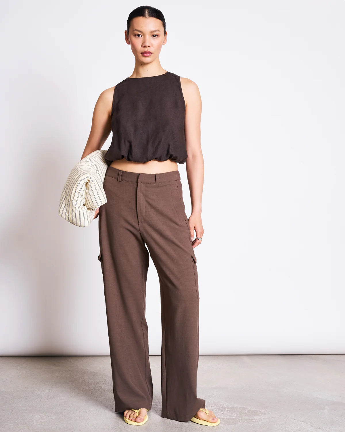 JANN JUNE MUD CROPPED LINEN TOP LUPIN