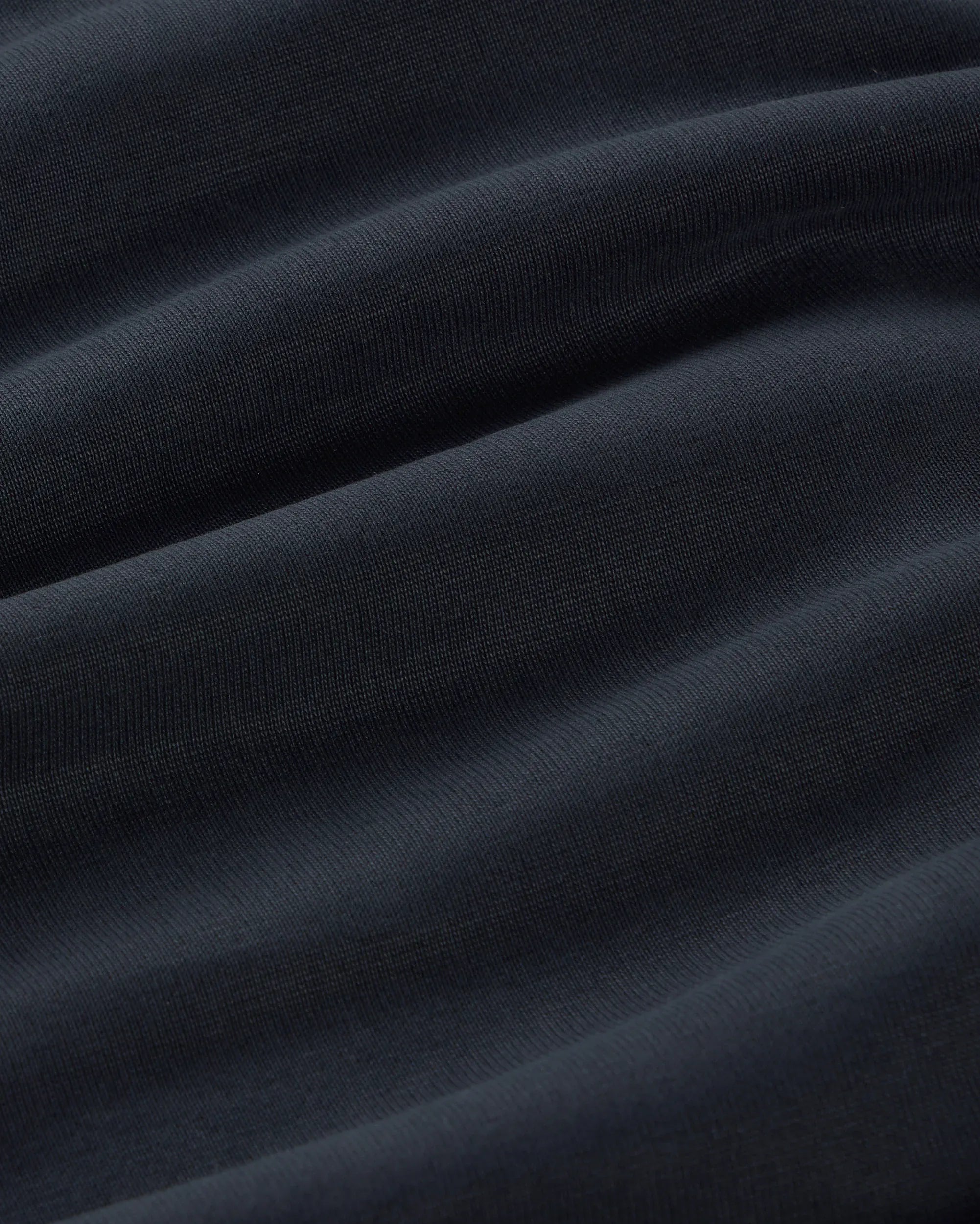 THINKING MU Langes schmales schwarzes Kleid Adu